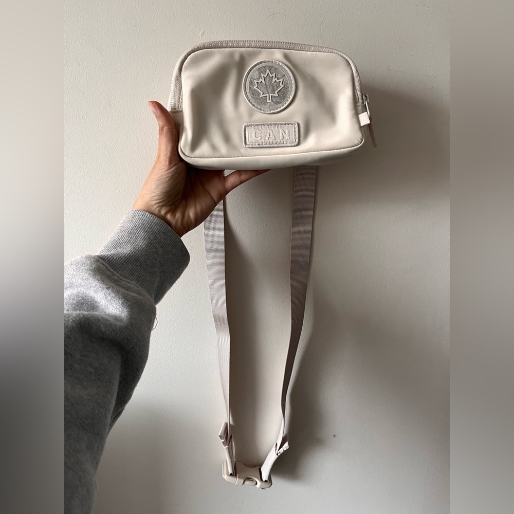 lululemon athletica Canada Olympic Cream Belt Bag